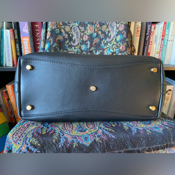 🌸SOLD🌸 Metier Perriand City Small in Black with Gold Hardware - Picture 3 of 12